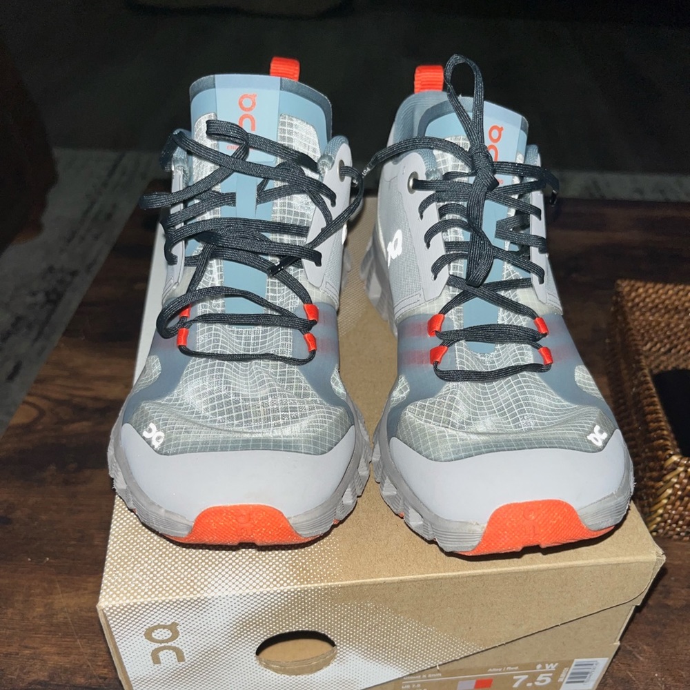On cloud weatherproof tennis shoes